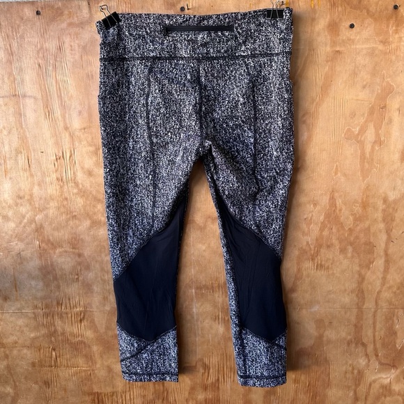Lululemon Pace Rival Crop Power Luxtreme Spray Black and White Print Legging - Picture 4 of 13